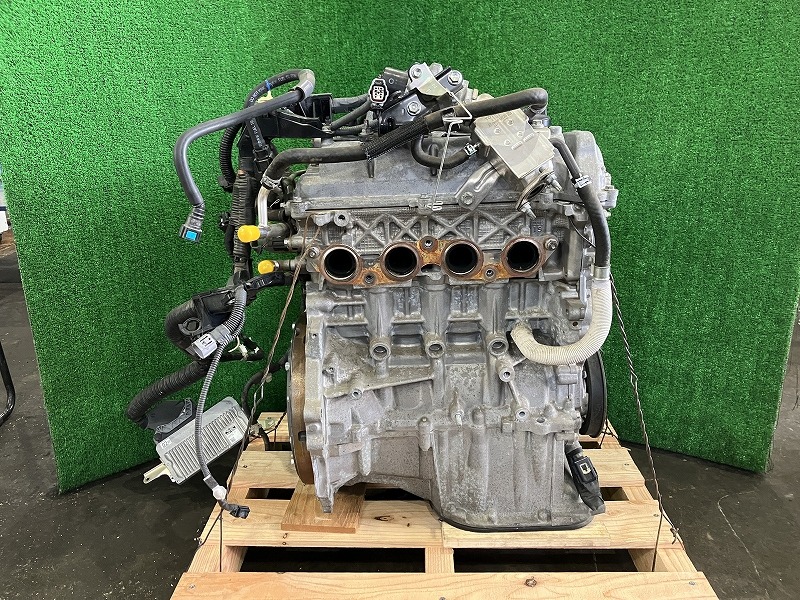 【中古】 アクア NHP10 エンジンASSY S 19000-21D00 8T7