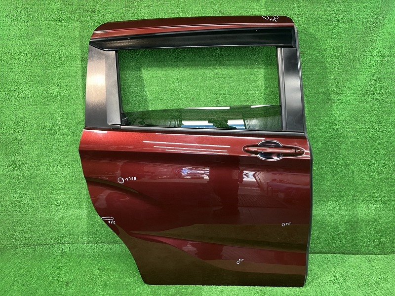 【中古】 フリード GB8 右リアドア ハイブリッド Gホンダセンシング 4WD 6人 ニホンイタ M31Q8 67510-TDK-J20ZZ R543P