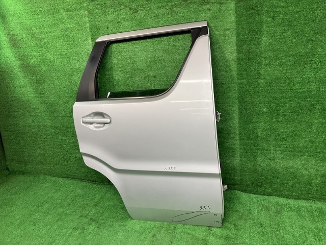 【中古】 ワゴンR MH95S 右リアドア ハイブリッドFX 4WD セントラル M261 68003-63R00 Z2S