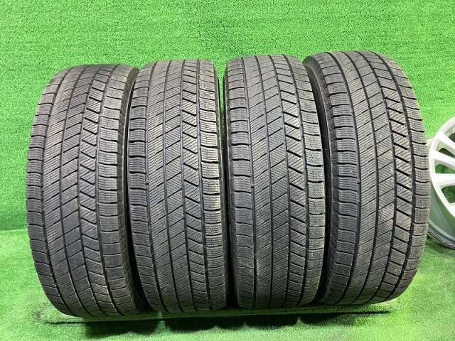 【中古】 BRIDGESTONE スタッドレス ブリヂストン ブリザックVRX3 215/70R15 4本 2本7ミリ 2本8ミリ タイヤ 15インチ 冬