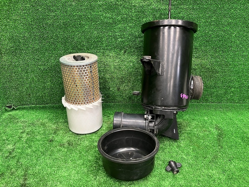 【中古】 NV350キャラバン VW6E26 エアクリーナー ロング低床DX 4WD 6人 16500-3XN0C