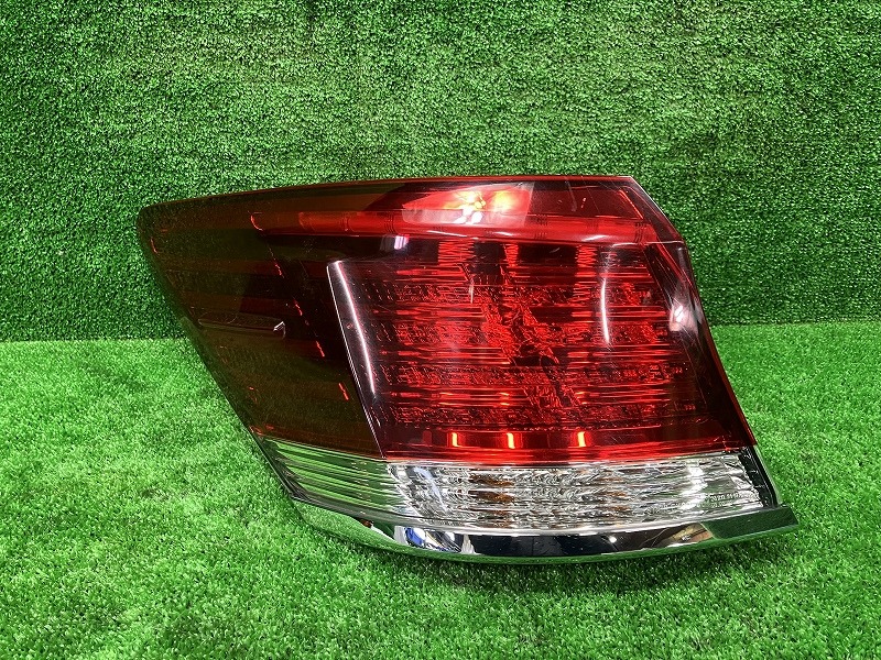 【中古】 クラウン GRS211 左テールランプ・テールライト スタンレー 30-404 81561-30D11