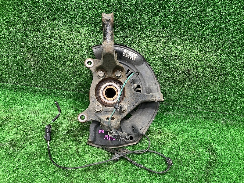【中古】 エスティマ AHR20W 右フロントナックルハブ X 4WD 7人 43211-28140 202