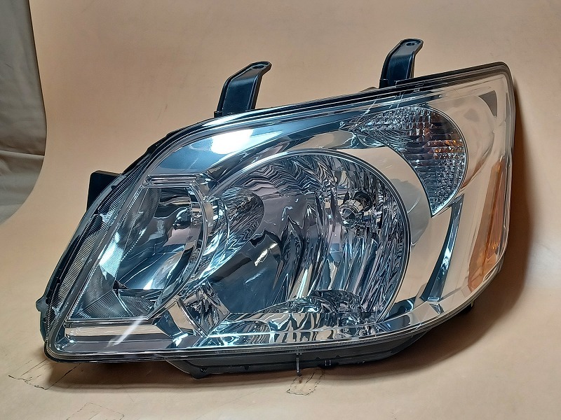 【中古】コーティング済 ノア AZR65G 左ヘッドランプ・ヘッドライト YY コイト 28-180 81150-28810 1D4｜鈴木商会　店