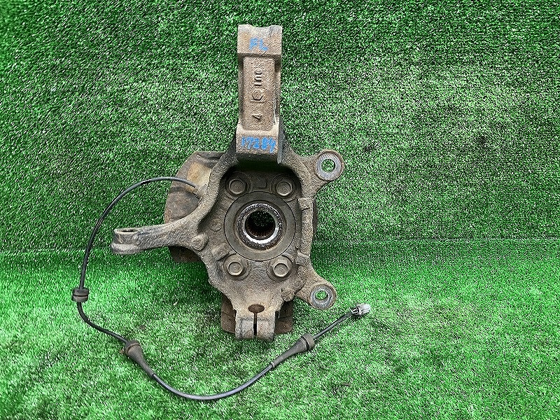 【中古】 セレナ GFNC27 左フロントナックルハブ ハイウェイスター 4WD 8人 40015-CY000 RBR