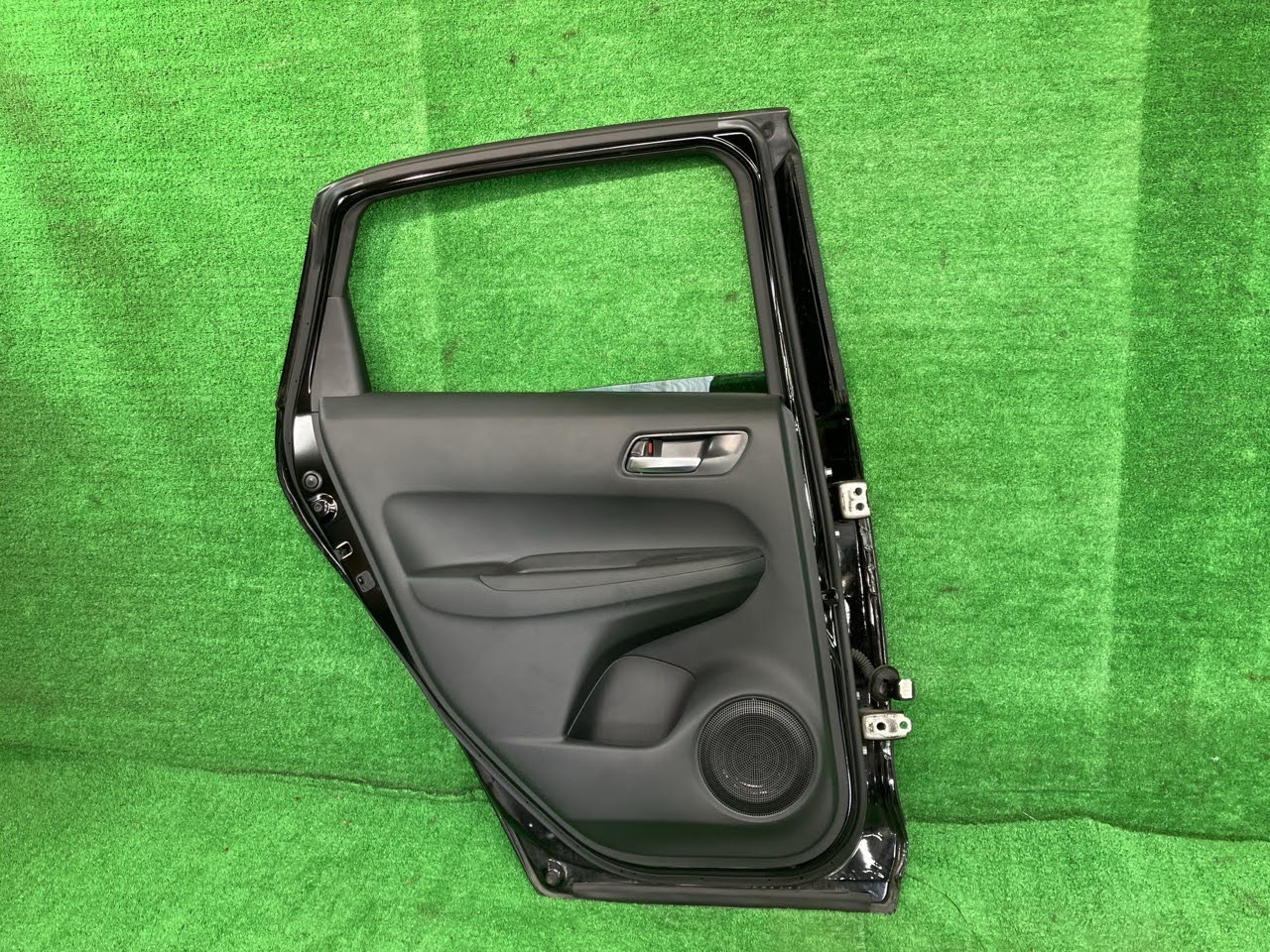 【中古】 フィット GR4 左リアドア E:HEVホーム 4WD アサヒ M2L3 67550-TZA-J00ZZ NH731P