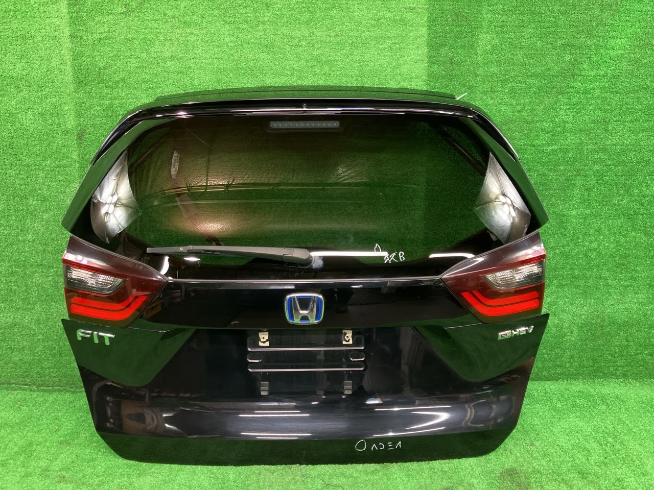 【中古】 フィット GR4 バックドア・リアゲート E:HEVホーム 4WD アサヒ M2L2 68100-TZA-901ZZ NH731P