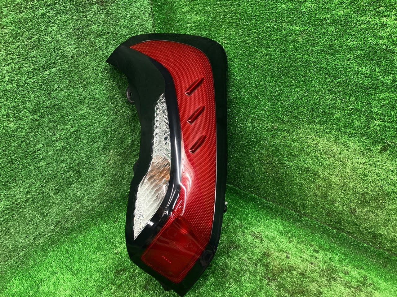 【中古】 アクア MXPK16 右テールランプ・テールライト X スタンレー 52-337 81551-52F30 089