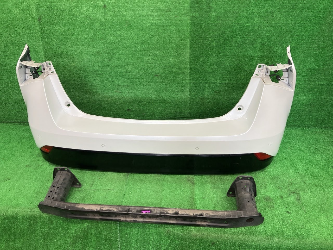 【中古】 プリウス ZVW55 リアバンパー・リヤバンパー Sツーリングセレクション ブラックエディション 4WD 52159-47935-A2 089