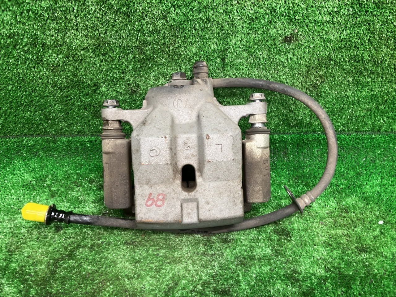 【中古】 プリウス ZVW55 左フロントキャリパー Sツーリングセレクション ブラックエディション 4WD 47750-47060 089