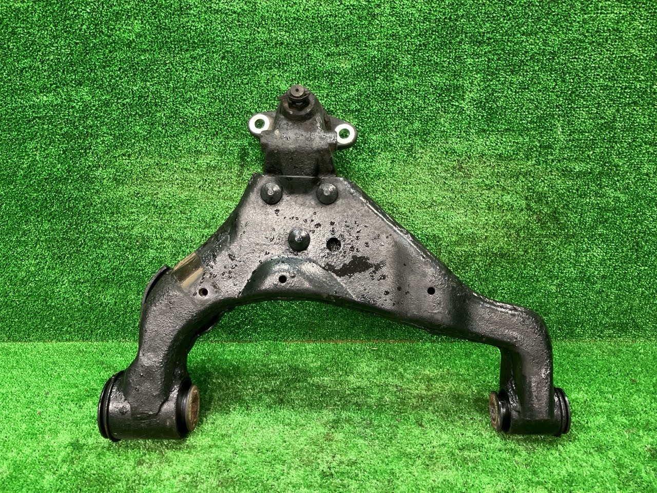 【中古】 ハイエース KDH205V 右フロントロアアーム DX 4WD 6人 48068-26170 1E7