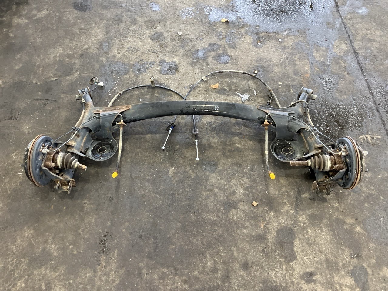 【中古】 N-BOX JF2 リアアクスルビーム カスタムG ターボSSパッケージ 2トーンカラースタイル 4WD 42100-TY1-020 NH624PA