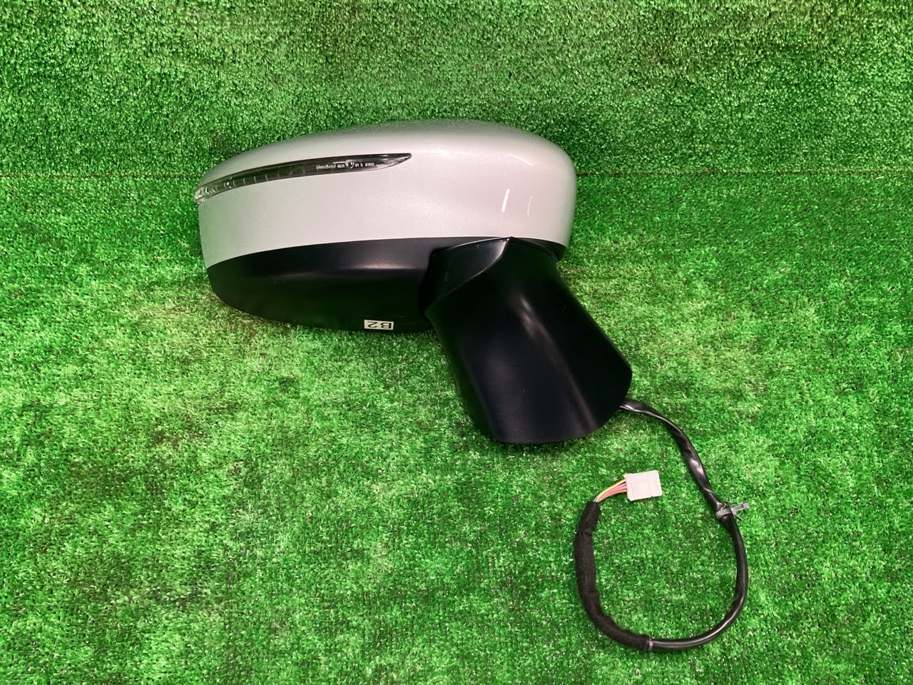 【中古】 ノート SNE12 右サイドミラー・ドアミラー E-POWER X FOUR 4WD ムラカミ G579 96301-5WJ2A K23
