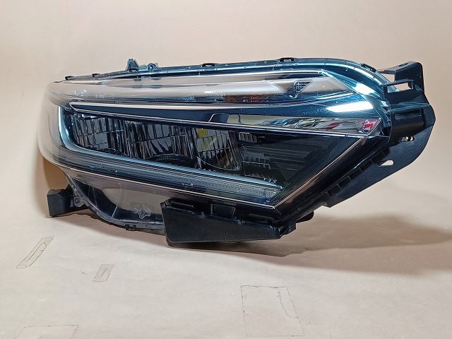 【中古】コーティング済 シャトル GK9 右ヘッドランプ・ヘッドライト G スタンレー W2386 33100-TE3-J12 NH788P