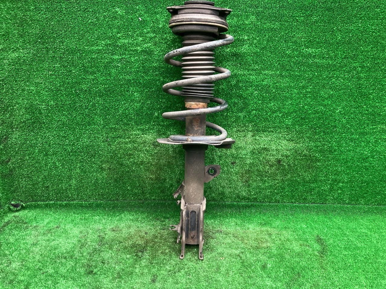 【中古】 セレナ GNC27 左フロントストラット X 4WD 8人 E4303-5TB0C G41