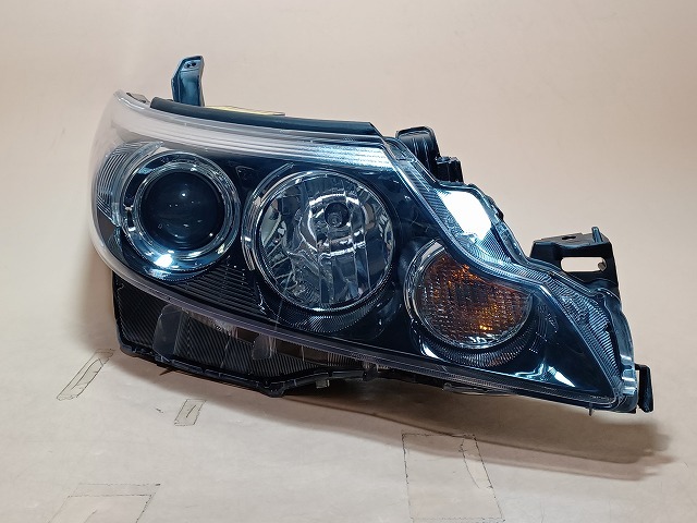 【中古】 エスティマ ACR55W 右ヘッドランプ・ヘッドライト アエラス プレミアムエディション コイト 28-217 81145-28F40 1F7