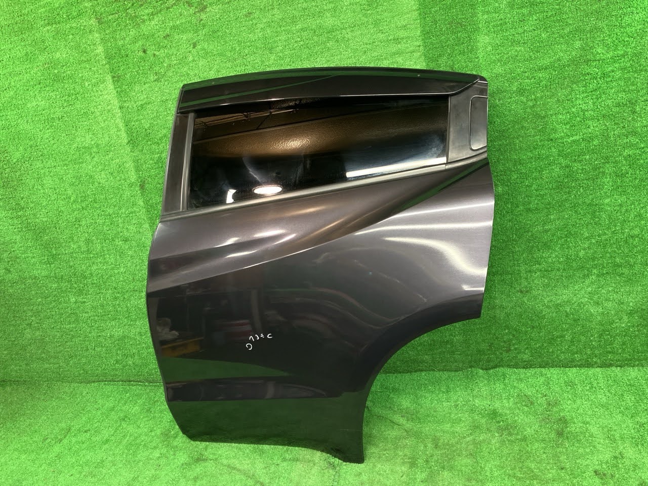 【中古】 ヴェゼル RU4 左リアドア ハイブリッドX 4WD アサヒ M2L4 67550-T7A-300ZZ NH821M
