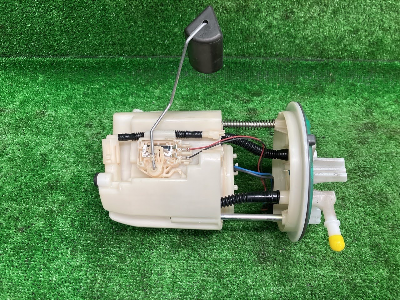 【中古】 フォレスター SJ5 フューエルポンプ 2.0I-L アイサイト 4WD デンソー 292100-2550 42021SG060 G1U