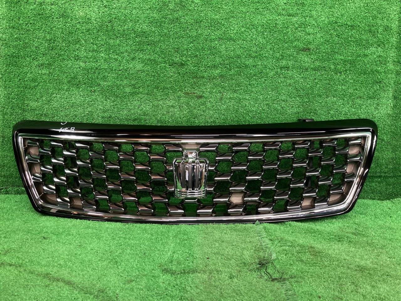 【中古】 クラウン GRS201 ラジエーターグリル・フロントグリル アスリート I-FOUR スペシャルナビパッケージ 4WD 53100-30490-C0 202