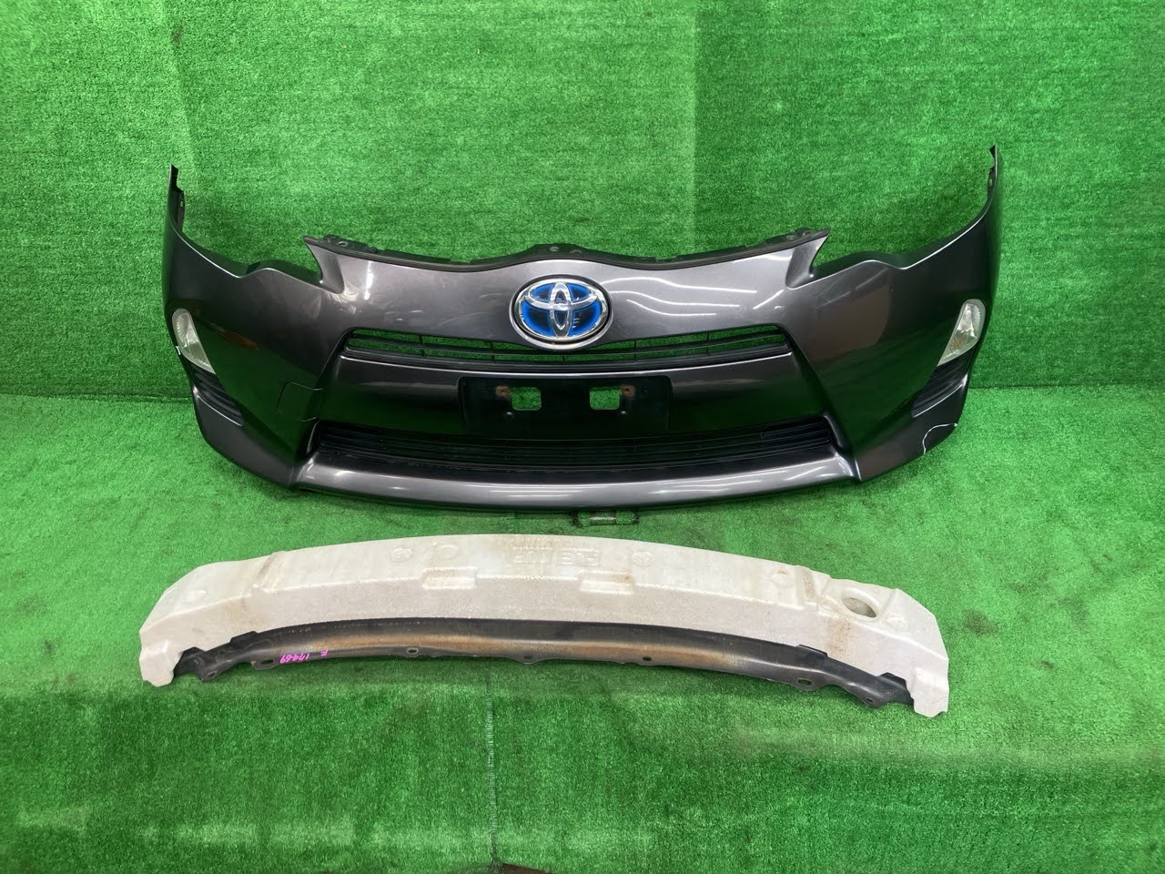 【中古】 アクア NHP10 フロントバンパー S 52119-52620-B1 1G3｜鈴木商会　店 13,937円