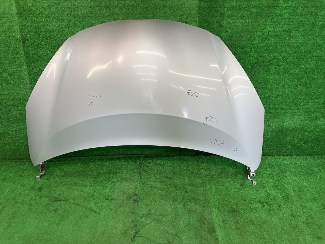【中古】 アクア NHP10 ボンネット・フードパネル G 53301-52330 1F7