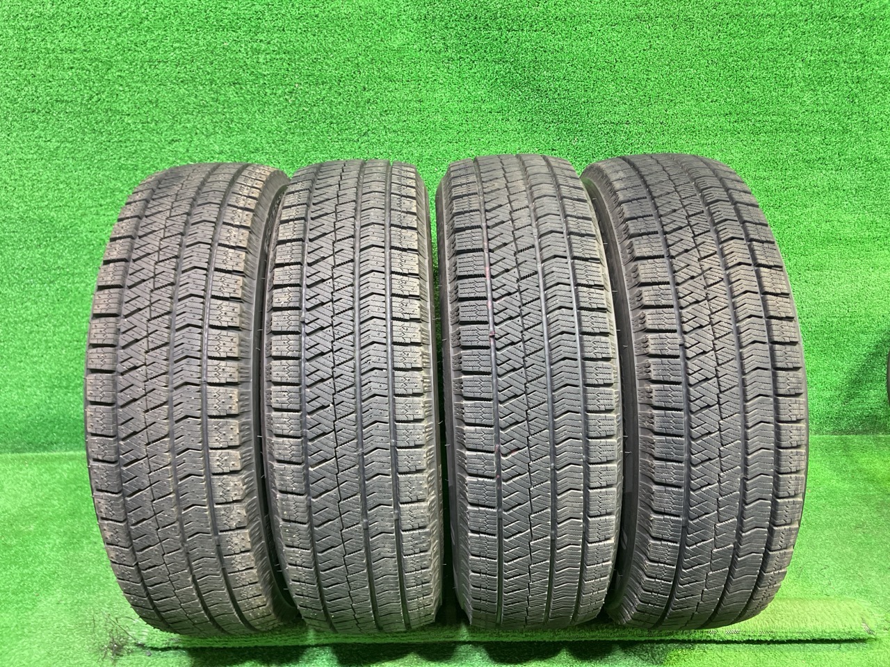 【中古】 BRIDGESTONE スタッドレス ブリヂストン ブリザックVRX2 175/65R15 4本 7ミリ 3本2022年 タイヤ 15インチ 冬