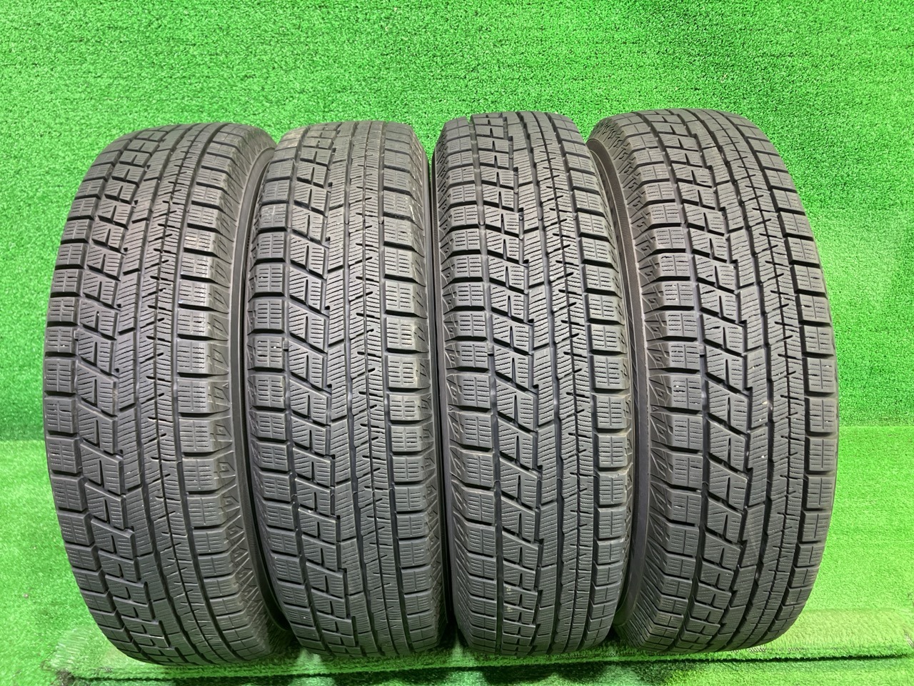 【中古】 YOKOHAMA スタッドレス ヨコハマ アイスガードIG60 165/70R14 4本 2本6ミリ 2本7ミリ タイヤ 14インチ 冬｜鈴木商会　店