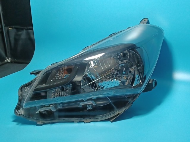 【中古】コーティング済 ヴィッツ NSP135 左ヘッドランプ・ヘッドライト F コイト 52-269 81170-52G81 040|鈴木商会 店