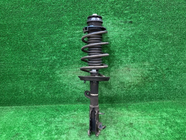 【中古】 フィット GR2 左フロントストラット ベーシック 4WD カヤバ 51620-TZD-J100 51621-TZD-J01 NH902P