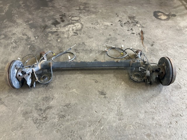 【中古】 アクア NHP10 リアアクスルビーム S 42110-52332 209