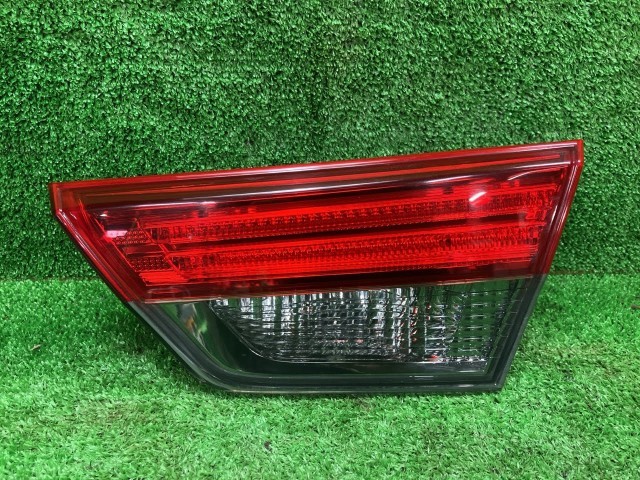 【中古】 マークX GRX135 右フィニッシャーパネル 250G FOUR 4WD コイト 22-361 81580-22160 202