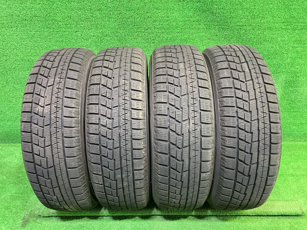 【中古】 YOKOHAMA スタッドレス ヨコハマ アイスガードIG60 175/65R14 4本 7ミリ 2022年 タイヤ 14インチ 冬