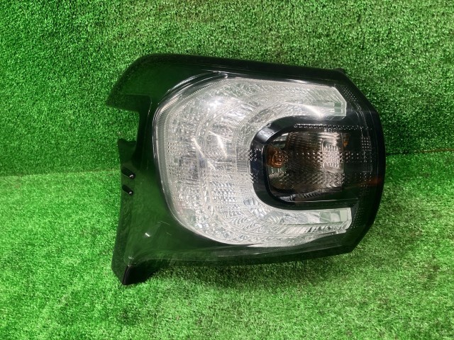【中古】 シエンタ NHP170G 左テールランプ・テールライト ハイブリッドG コイト 52-283 81560-52C80 070