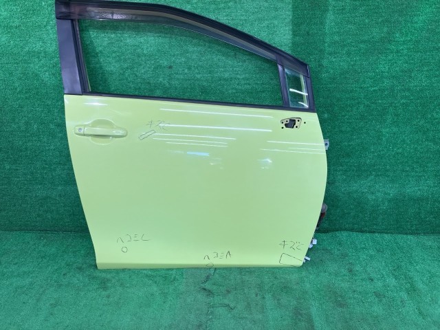 中古 シエンタ NCP175G 右フロントドア G 4WD 6人 アサヒ M2H3K 67001-52560 5B6