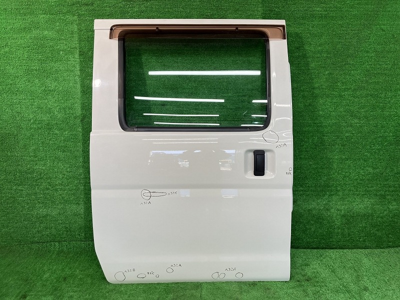 中古 ハイゼット S331V 右リアドア カーゴスペシャル 4WD ニホンイタ M3108 67003-B5101 W09｜鈴木商会　店