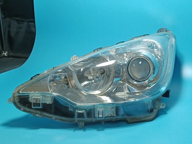 中古コーティング済 アクア NHP10 左ヘッドランプ・ヘッドライト S コイト 52-244 81150-52E60 1F7｜鈴木商会　店 11,385円