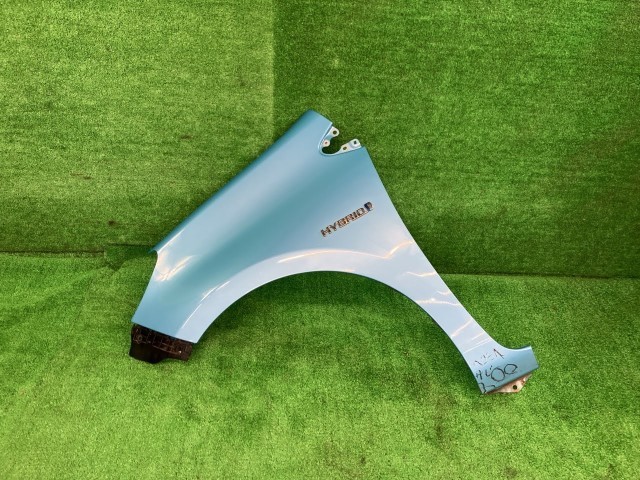中古 アクア NHP10 左フロントフェンダー G 53812-52410 8V7｜鈴木商会　店