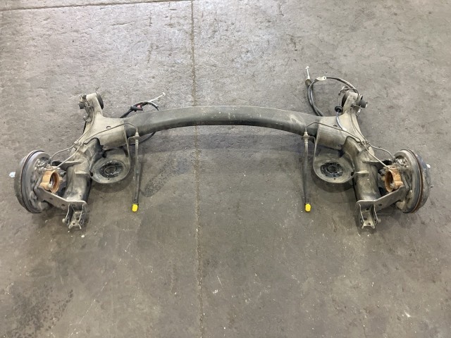 中古 N-BOX JF4 リアアクスルビーム G L ホンダセンシング 4WD 42100-TTB-020 NH830M|鈴木商会 店