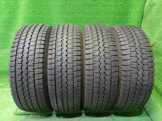 中古 DUNLOP ウィンター ダンロップ ウィンターマックスSV1 215/70R15 107/105L LT 4本 12ミリ.2018年 薄イボ付 タイヤ 15インチ 冬｜鈴木商会　店