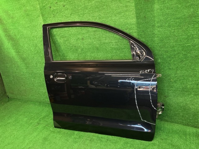 中古 アルト HA36S 右フロントドア ワークス セントラル M2E1 68001-74P11 ZJ3｜鈴木商会　店