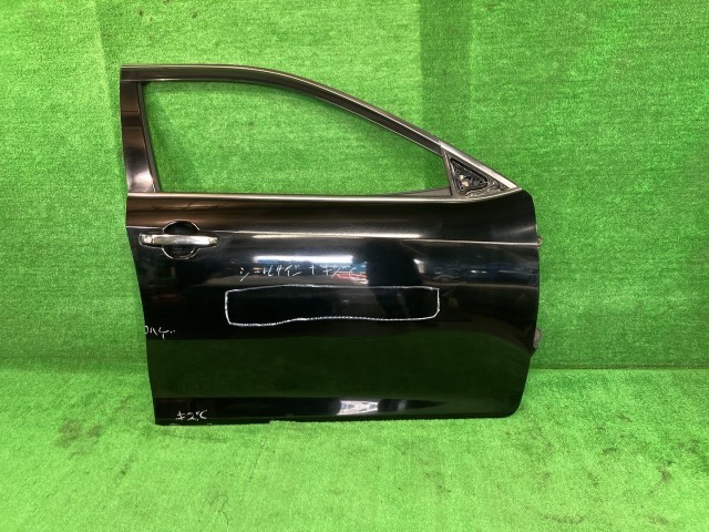 中古 カムリ AVV50 右フロントドア ハイブリッド レザーパッケージ アサヒ M2H5 67001-33200 218｜鈴木商会　店