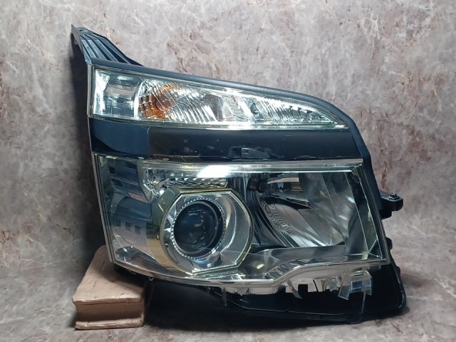 中古 ヴォクシー ZRR75W 右ヘッドランプ・ヘッドライト ZS 煌Z コイト 28-226 81110-28F80 202｜鈴木商会　店