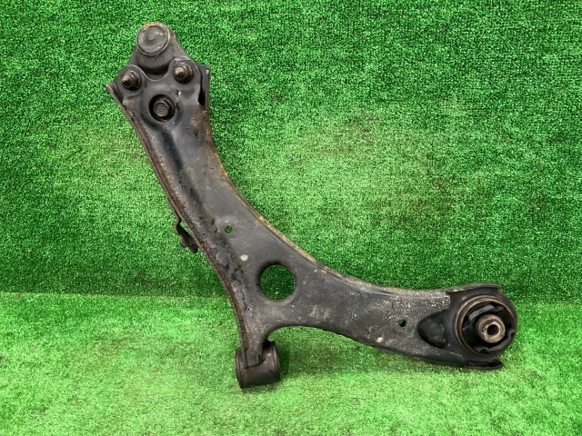 中古 ヴェゼル RU4 左フロントロアアーム ハイブリッドX Lパッケージ 4WD 51360-T7A-901 NH823M｜鈴木商会　店