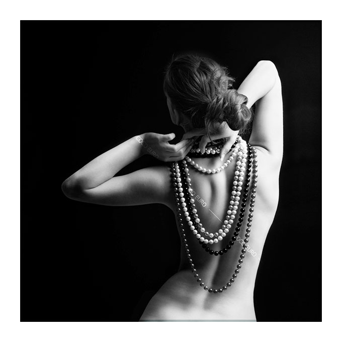 絵画 壁掛け モダン WEARING PEARLS SIZE mm 750*750 コンドミニアムやリビング 寝室に最適な 大人のためのモダンインテリアアート