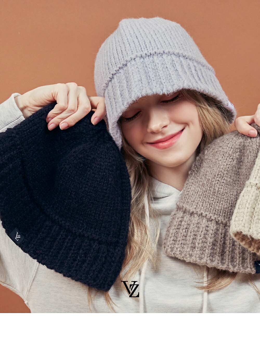 【送料無料・正規取扱店】VARZAR バザール 韓国バケットハット 人気 K-POPアイドル着用 Monogram Label Wool Knit Bucket Hat ストリートファッション メンズ レディース ユニセックス バケットハット ニット ウール モノグラムラベル [ varzar895, varzar892, varzar893 ]
