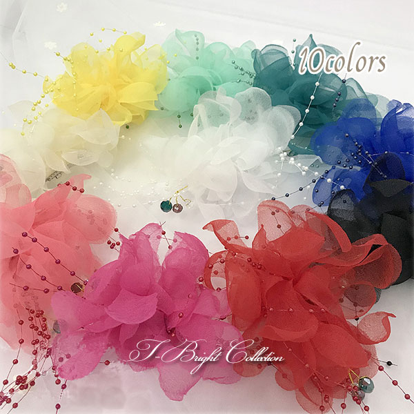 カラバリ豊富なお花コサージュ 白 黒 赤 青 黄 緑 髪飾り ヘッドドレス ウェディング 結婚式 お呼ばれ ヘアアクセサリー イエロー ブラック パーティ ホワイト 発表会 グリーン Kk1152 レッド メール便発送 可愛い クリスマス ブルー アクセサリー 購入