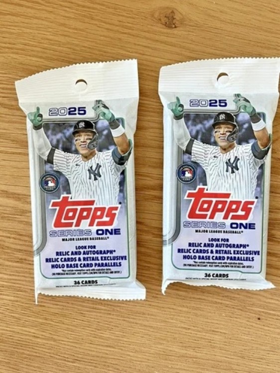 2025 Topps シリーズ 1 ベースボール 36 枚セット ホットバリュー ファットパック レリック & オート！｜トレーディングカード　ラフテル