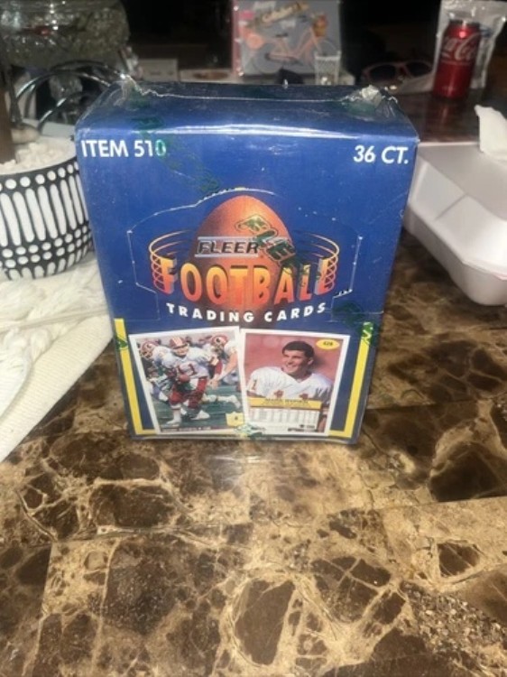 新品 工場未開封 ボックス入り 1992年 Fleer フットボール トレーディングカード 36枚入り ワックスパック NFL｜トレーディングカード　ラフテル