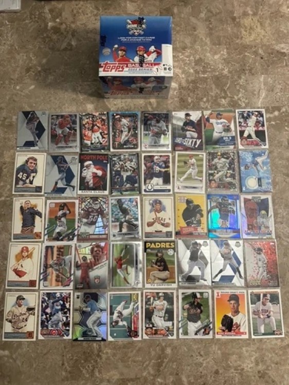2022 Topps シリーズ1 ベースボール 未開封 リテールボックス (24パック) + ボーナス ランダムカード16枚｜トレーディングカード　ラフテル