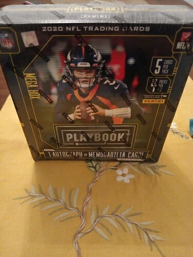 2020 Panini Playbook Football Mega Box 工場未開封。|トレーディングカード ラフテル